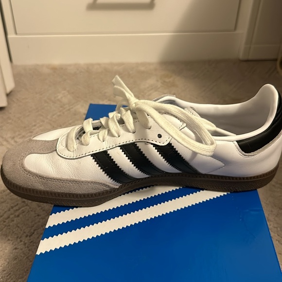 Like new Adidas Samba OG shoes size 7.5 men’s, 8.5 women’s - Picture 6 of 9